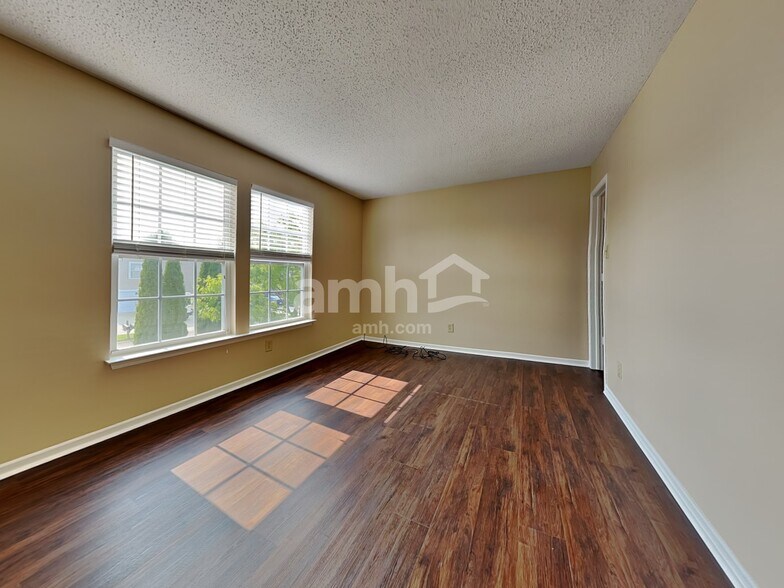 Building Photo - 8330 S Rising Sun Dr