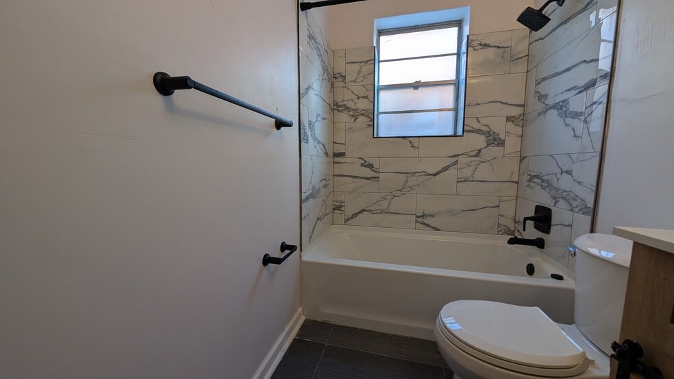 Building Photo - 5825 Sunshine Dr