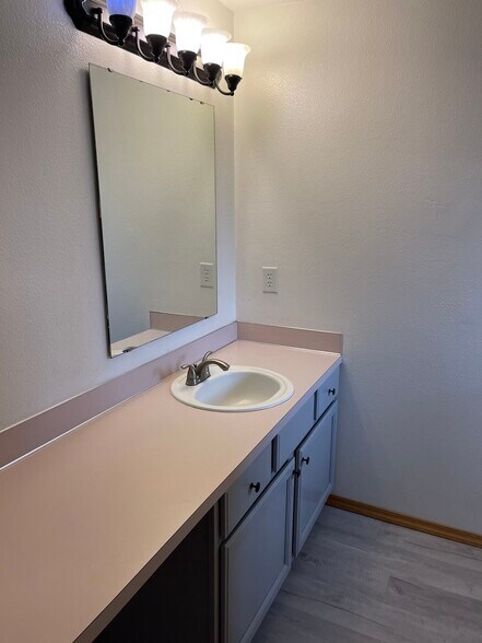 Building Photo - 242 Bower Ln