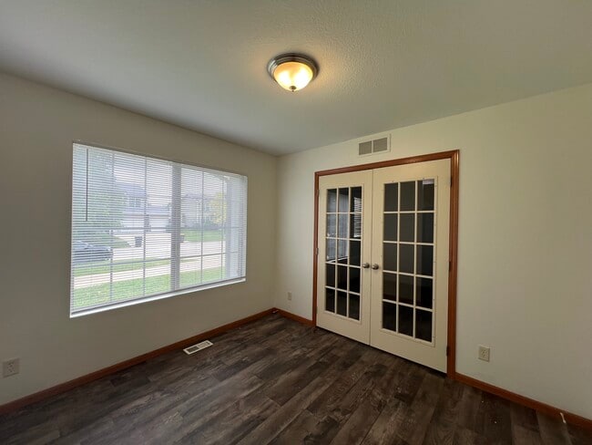 Building Photo - 480 SE Waco Pl