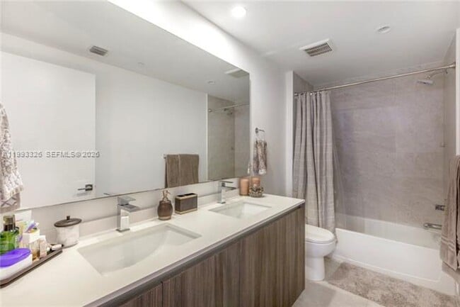 Building Photo - 488 NE 18th St