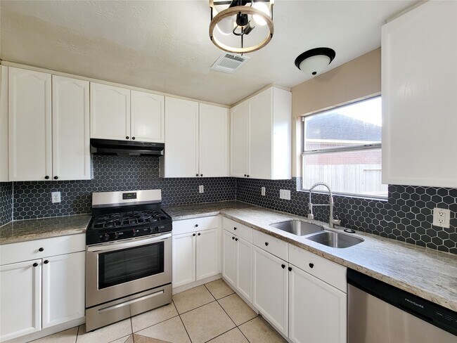 Building Photo - 4626 Jaymar Dr