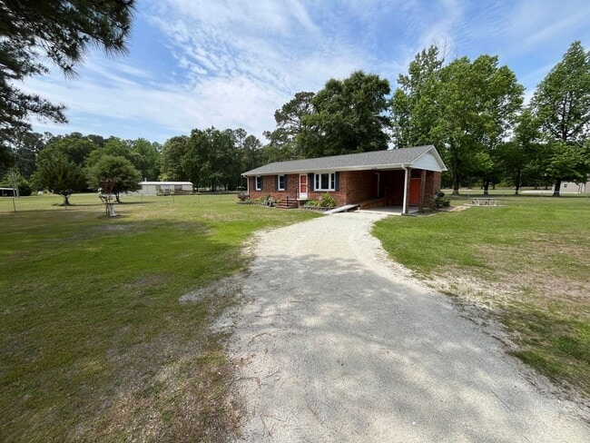 Building Photo - 2133 Catherine Lake Rd