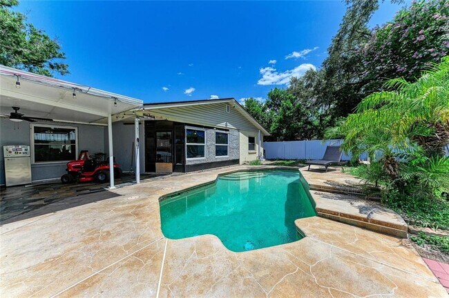 Building Photo - 1520 Sunnyhills Dr