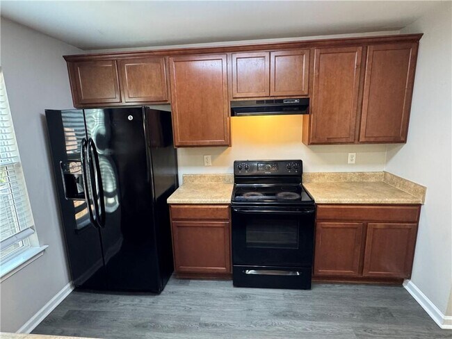 Building Photo - 701 Walnut Woods Dr