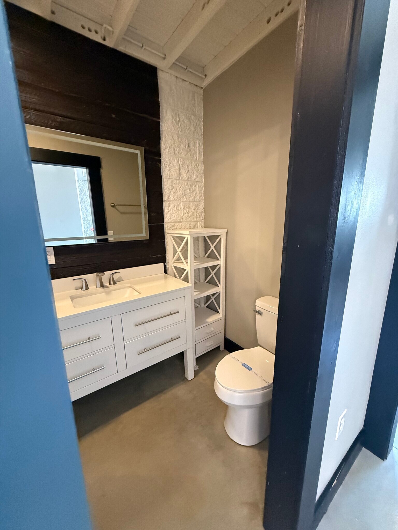 Building Photo - 475 S Hickory St