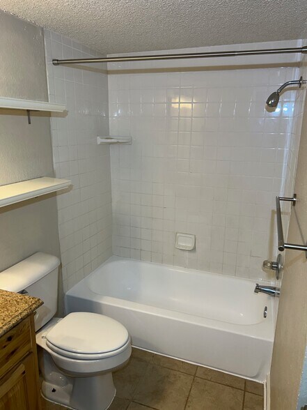 Refinished tub - 3250 O'Neal Cir