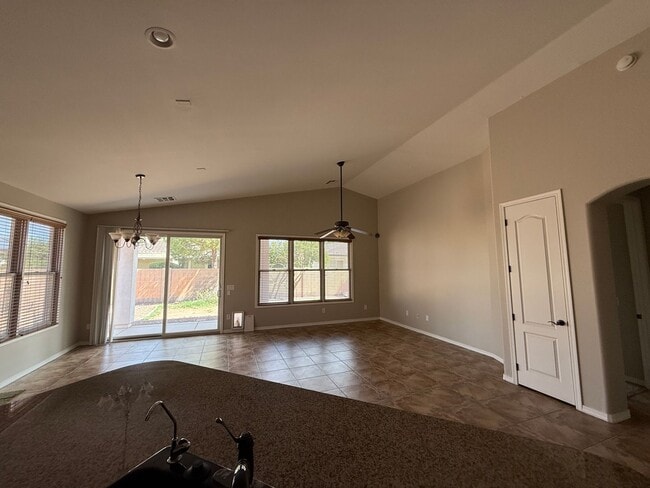 Building Photo - Lovely Chandler 4 Bedroom!
