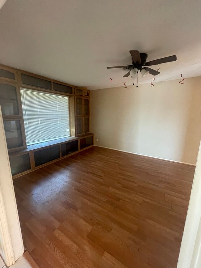 Building Photo - Spacious Northwest Single-Family Home for Rent