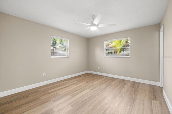 Building Photo - 2066 62nd Pl S