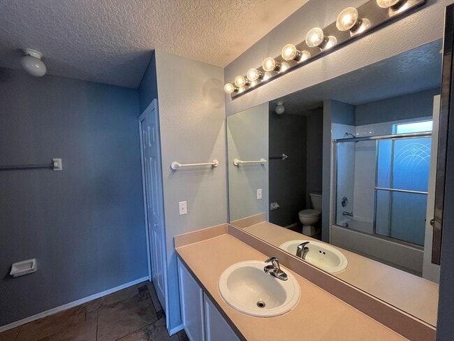 Building Photo - 2304 Hickory Pine St