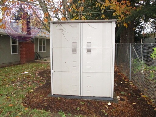Building Photo - Updated Ranch, Large Fenced Backyard, 1 Pe...