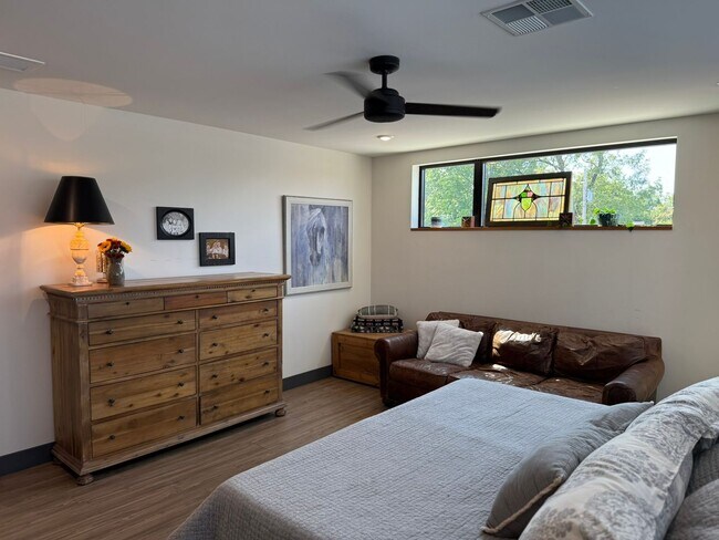 Building Photo - 100 Quartz Knl