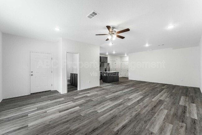 Building Photo - 955 S Benchmark Ln