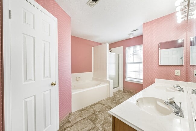 Building Photo - 7063 River Garden Dr