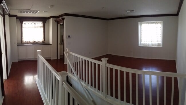 Building Photo - Beauty in the Details - 3 Bedroom / 2.5 Ba...