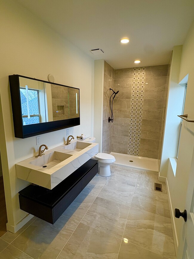 Building Photo - 412 St Clair Ave