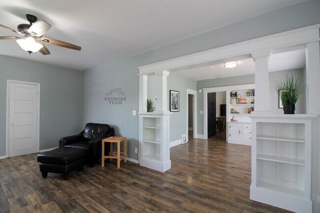 Building Photo - 310 N 2nd Ave