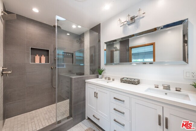 Building Photo - 4629 Cerro Verde Pl