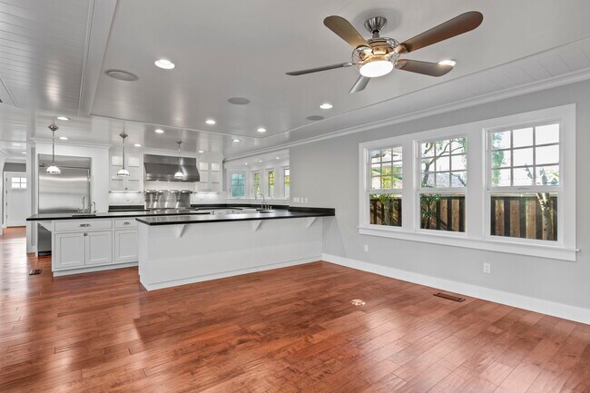 Building Photo - 335 Gil Blas Rd