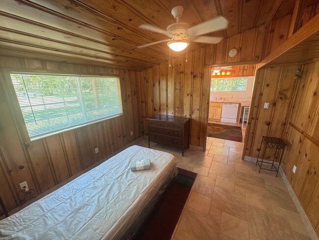 Building Photo - 3 dwelling property located in Rio Linda