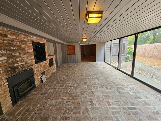 Building Photo - Stunning 5 Bed 3 Bath Naglee Park Home With Scenic Views