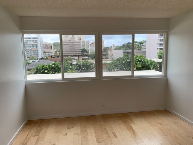Building Photo - Makiki Condo with Utilities Included in Rent