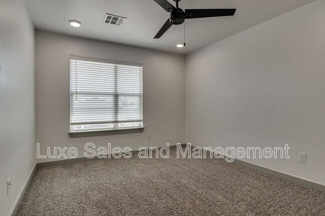 Building Photo - 7907 NW 135th Terrace