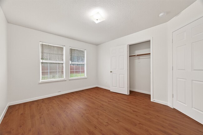 Building Photo - 2015 Waverly Glend Dr