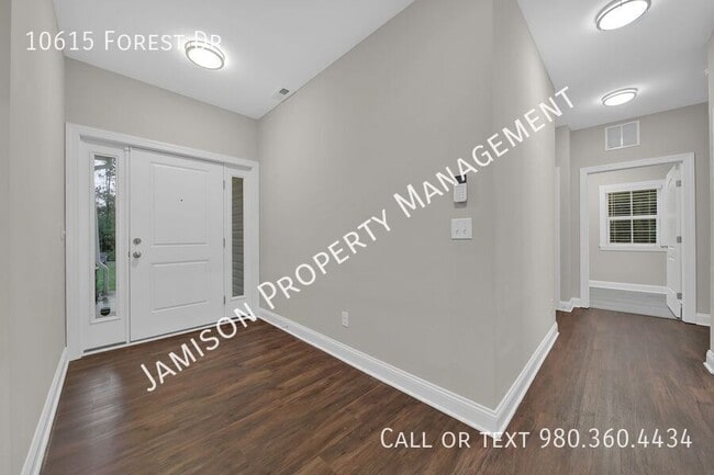 Building Photo - 10615 Forest Dr