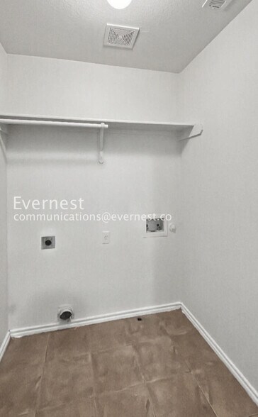 Building Photo - 3502 Cheyenne St