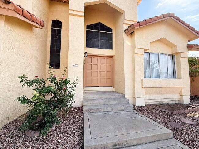 Building Photo - Spacious Garden Lakes Beauty – Vaulted Ceilings, 3-Car Garage & Stunning Upgrades!