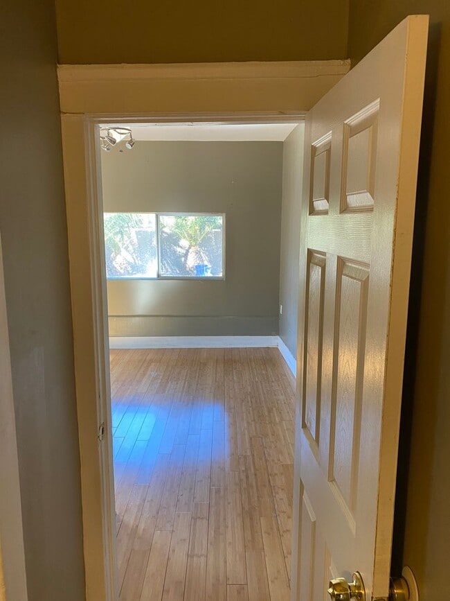 Building Photo - 522-524 W Culver ST