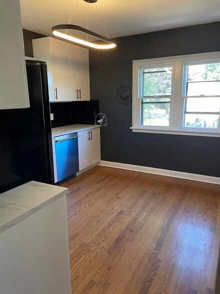 Building Photo - 1427 N Hawley Rd