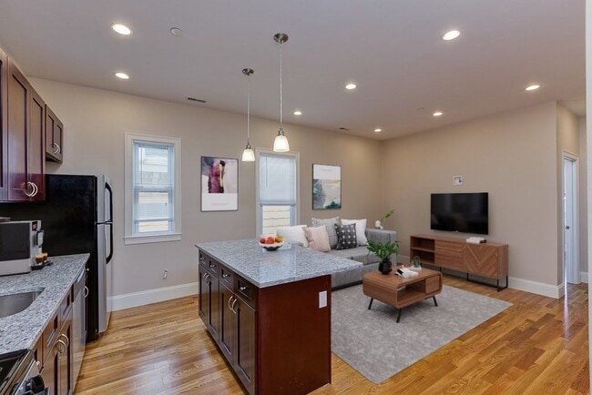 Building Photo - 358 Meridian St