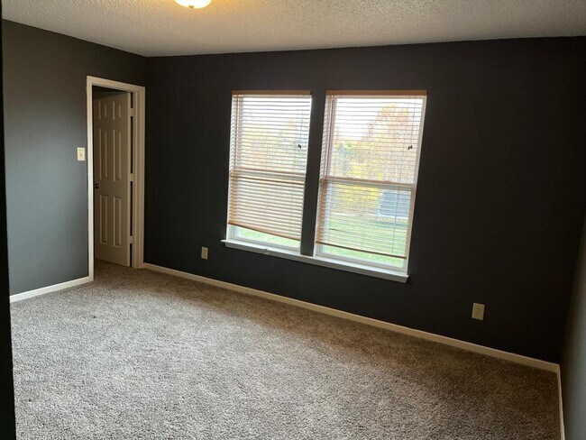 Building Photo - 6848 Tadpole Ct