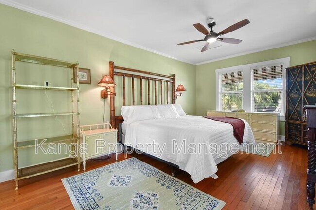 Building Photo - 194 Almeria Rd