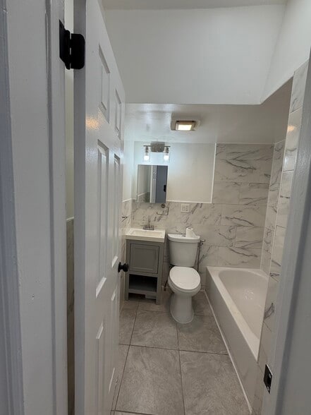 Building Photo - 197 S 11th St