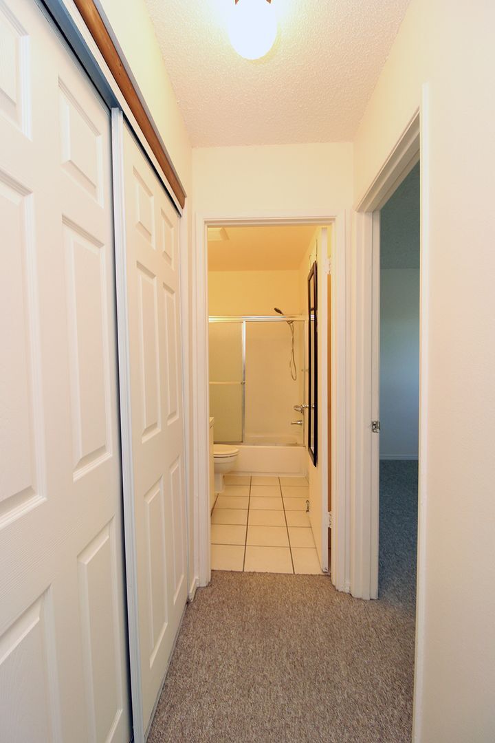 Building Photo - 6214 SE 51st Ave