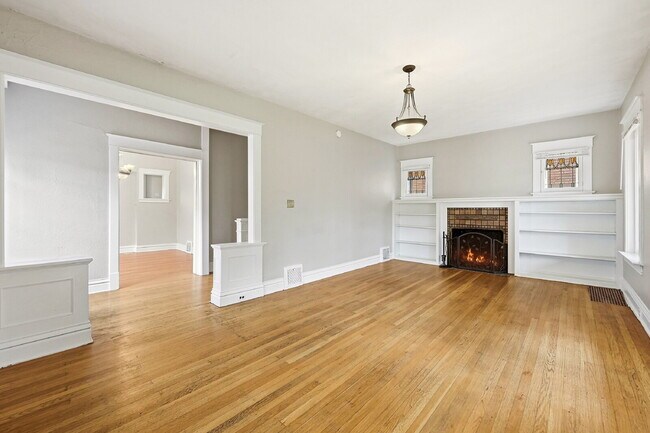 Building Photo - $4,720.95 with $300 off the first month's rent, 5 Beds - 5 Bath, Single Family Home in Denver wit...