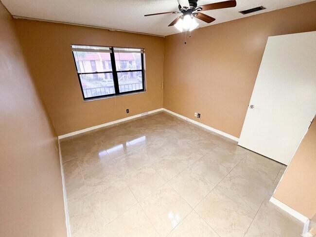 Building Photo - 5939 Forest Hill Blvd