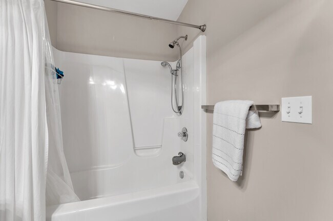 Building Photo - 6690 Green Valley Ct SE