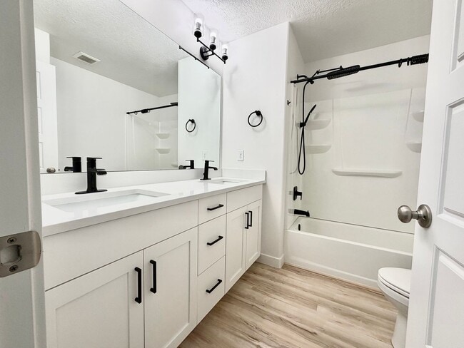 Building Photo - 3 Bed + 2.5 Bath Townhome w/ Garage, Storage & Dogs Allowed Near Jordan Landing
