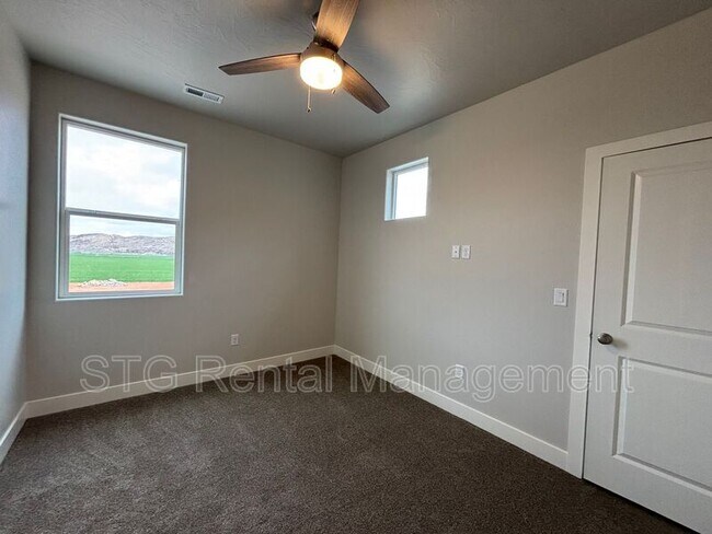 Building Photo - 983 S 4380 W