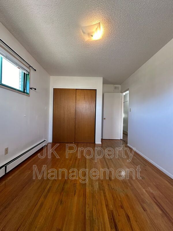 Building Photo - 23 11th St S