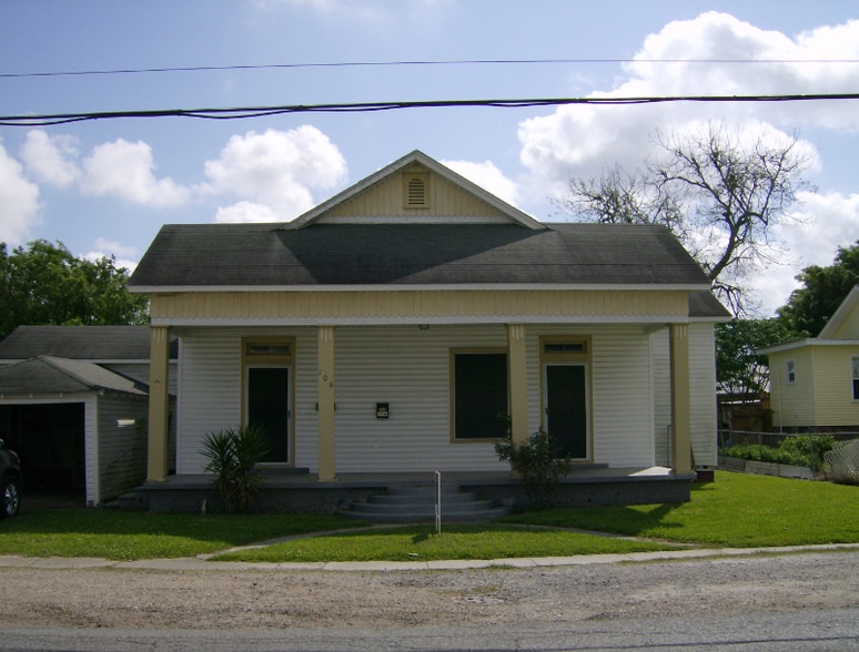 Primary Photo - 106 N Railroad St