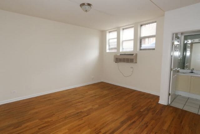 Building Photo - 922 W Dakin St