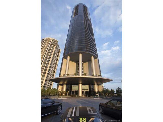 Building Photo - 18555 Collins Ave