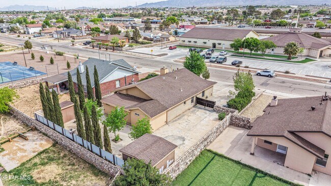 Building Photo - 5733 Saplinas Rd