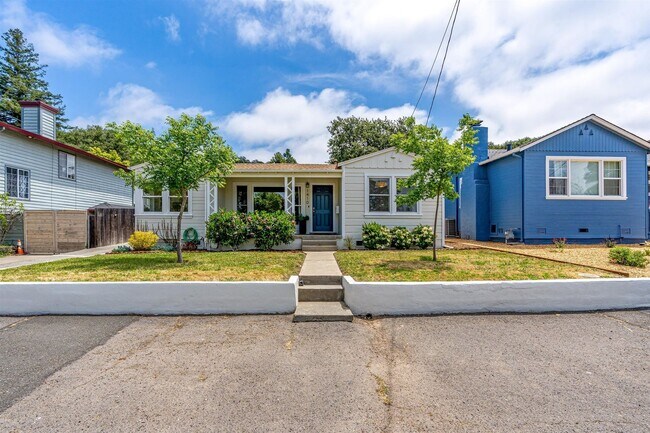 Building Photo - Alta Heights Beautifully Renovated Cottage